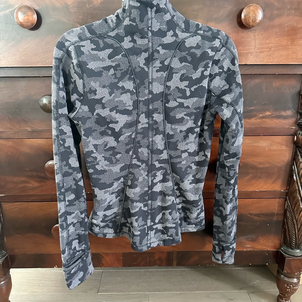 Lululemon Run Briskly 1/2 Zip in Heritage Camo Jacquard Black Lunar Rock - Picture 3 of 6